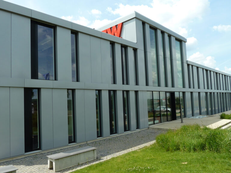 Installing the SEW-EURODRIVE logo on the building