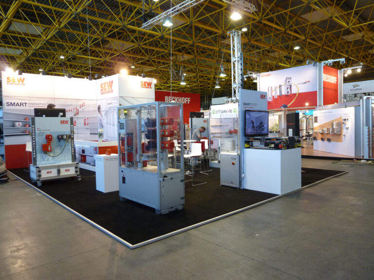 Opbouw van de stand van SEW-EURODRIVE op Indumation Kortrijk